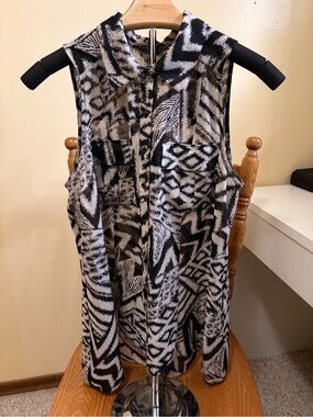 Guess Black & White Abstract Animal Print Blouse